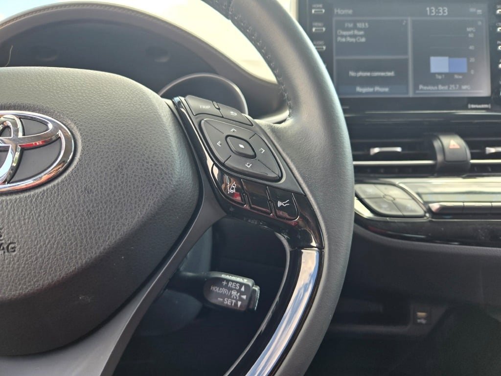 2022 Toyota C-HR XLE photo 26