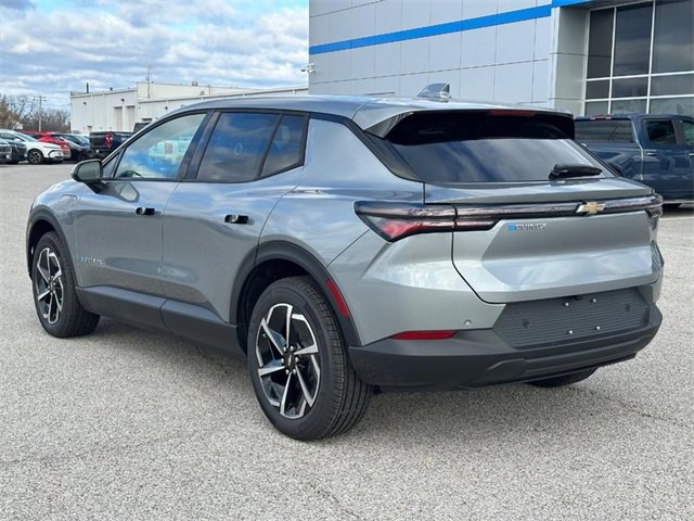 2026 Chevrolet Equinox LT photo 2