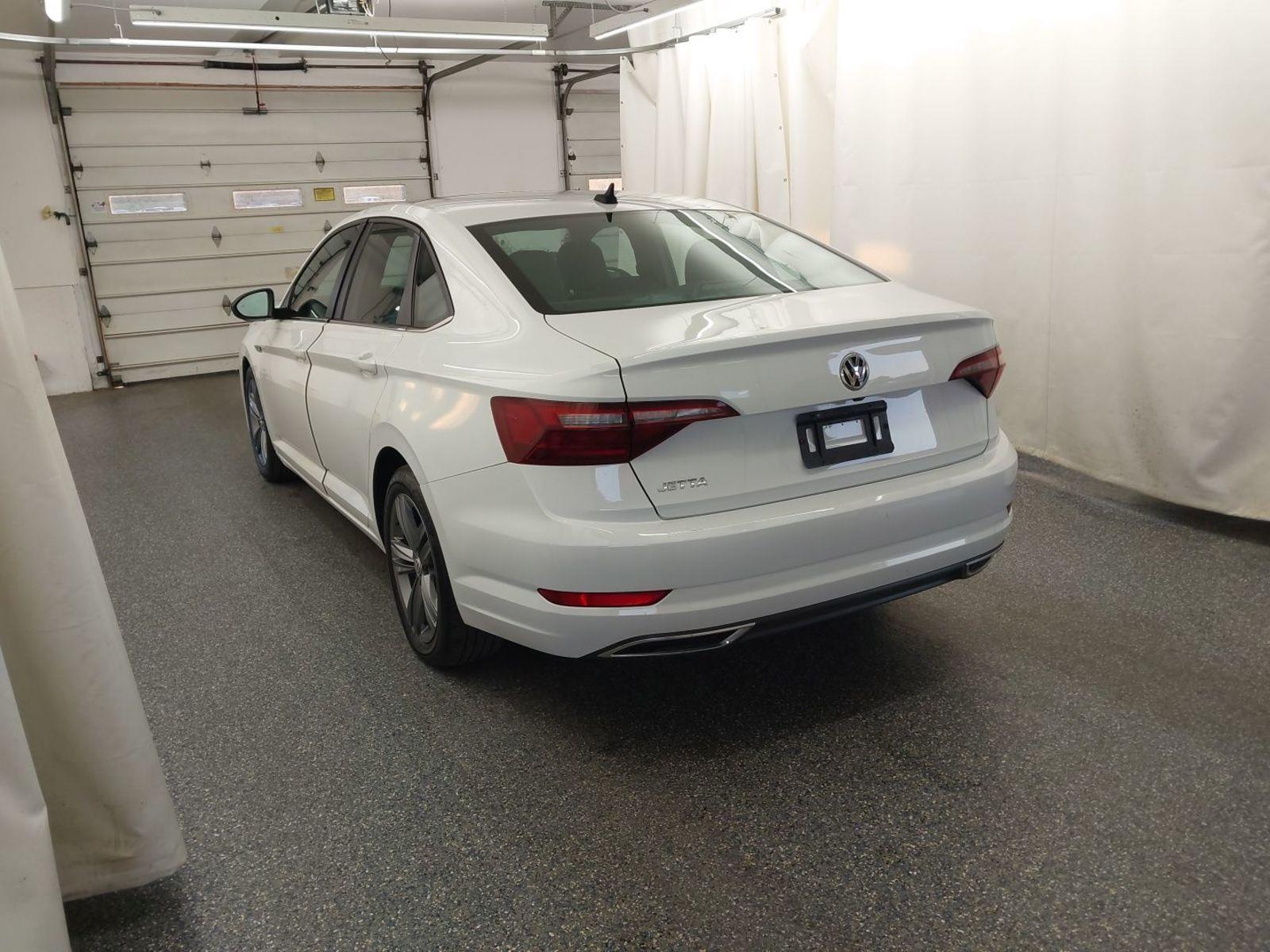 2021 Volkswagen Jetta R-Line photo 9