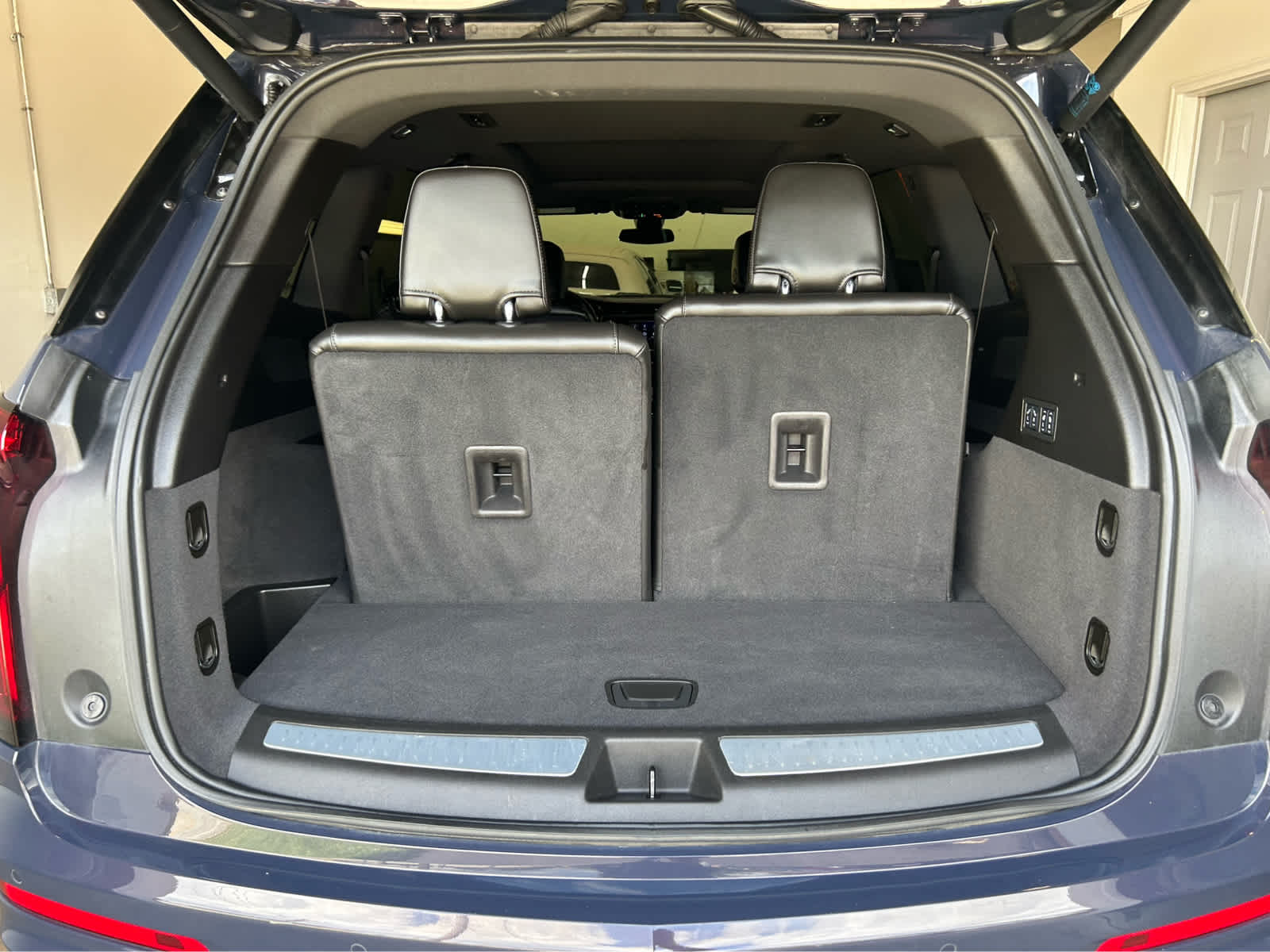 2025 Cadillac XT6 Premium Luxury photo 4