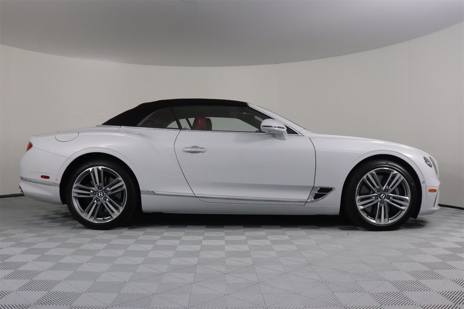 2024 Bentley Continental GT V8 photo 4