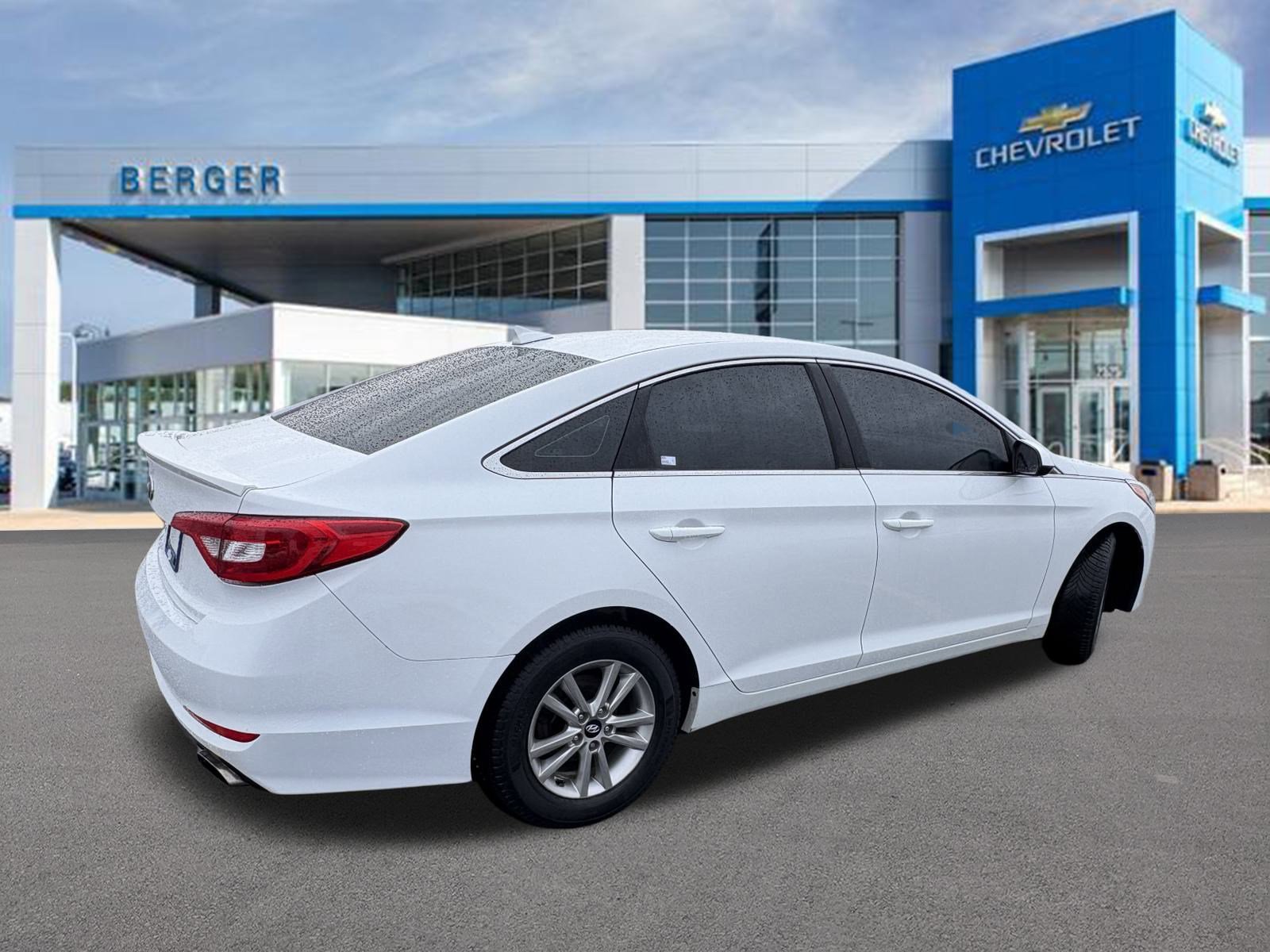Used 2017 Hyundai Sonata SE with VIN 5NPE24AF4HH566364 for sale in Grand Rapids, MI