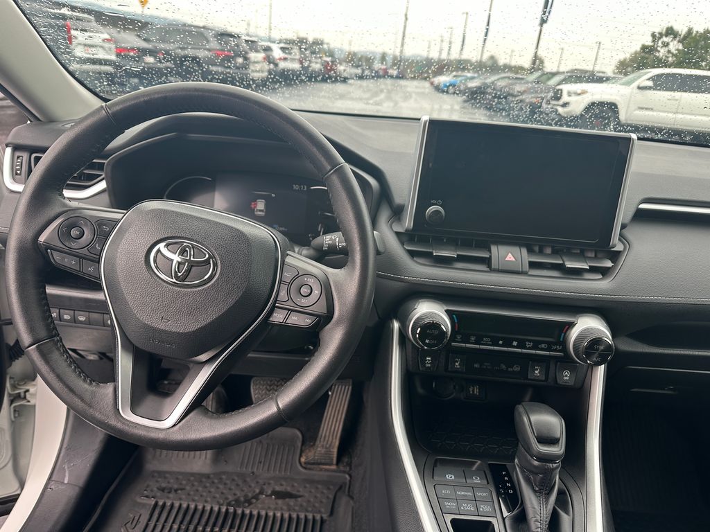 2024 Toyota RAV4 XLE photo 15