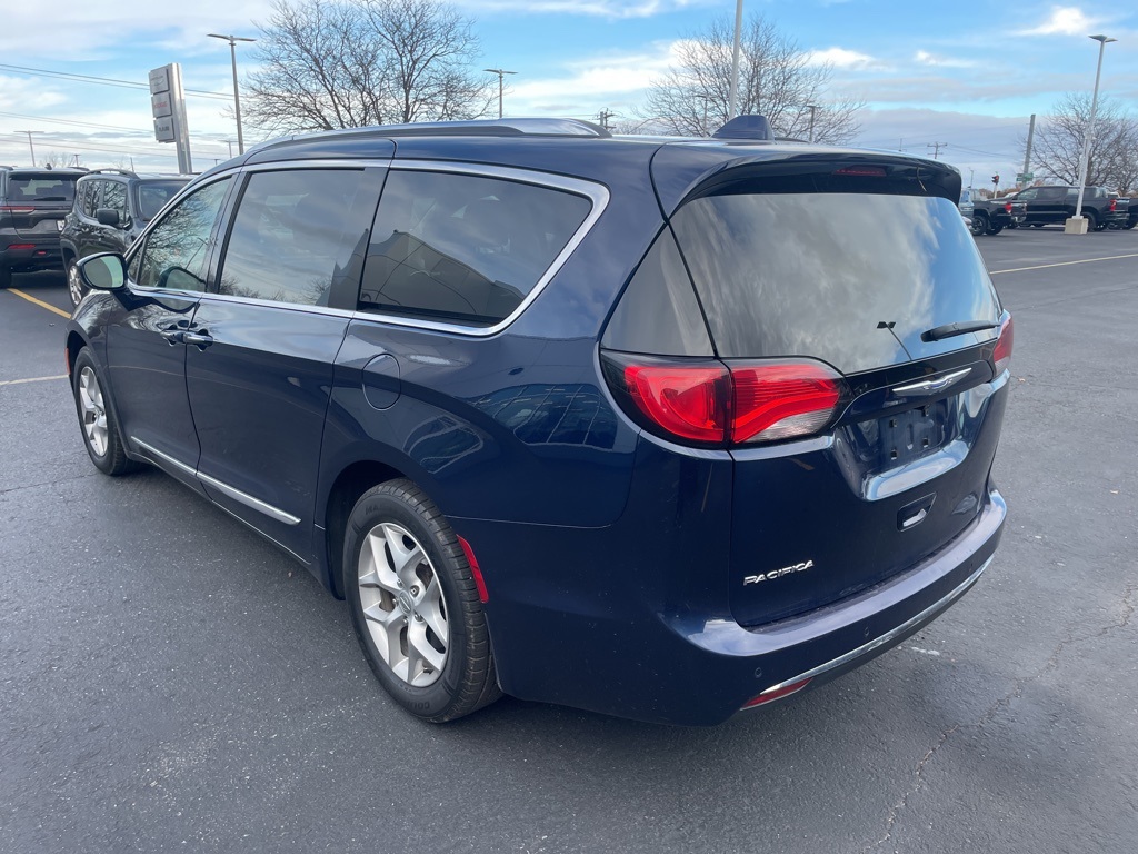 2018 Chrysler Pacifica Touring Plus photo 3