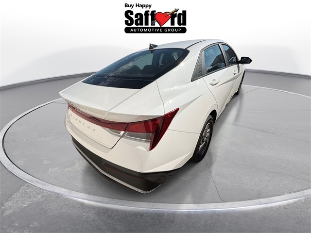 2025 Hyundai Elantra SE photo 2