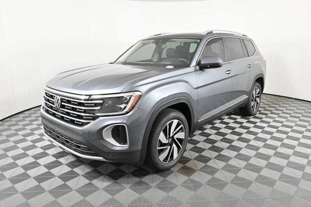2025 Volkswagen Atlas SEL photo 2
