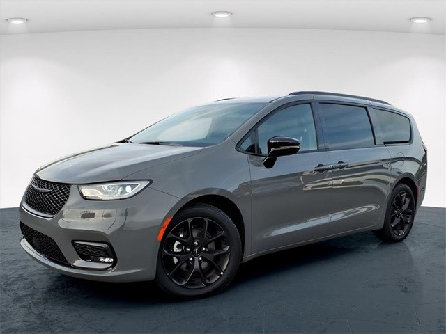 2025 Chrysler Pacifica Limited's photo