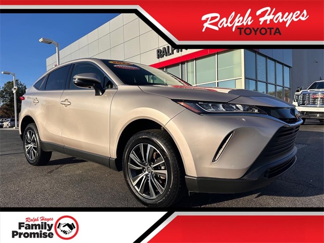 2022 Toyota Venza LE's photo