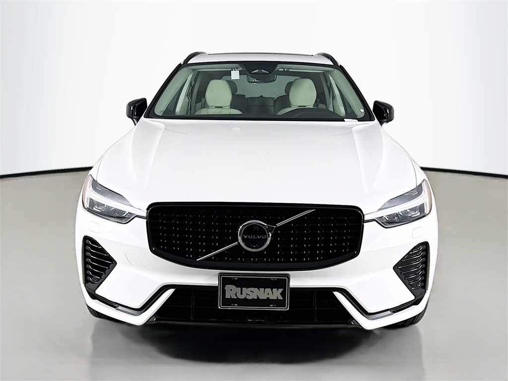 2025 Volvo XC60 Hybrid T8 Plus photo 2