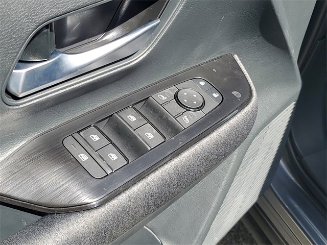 2025 Nissan Kicks SV photo 13