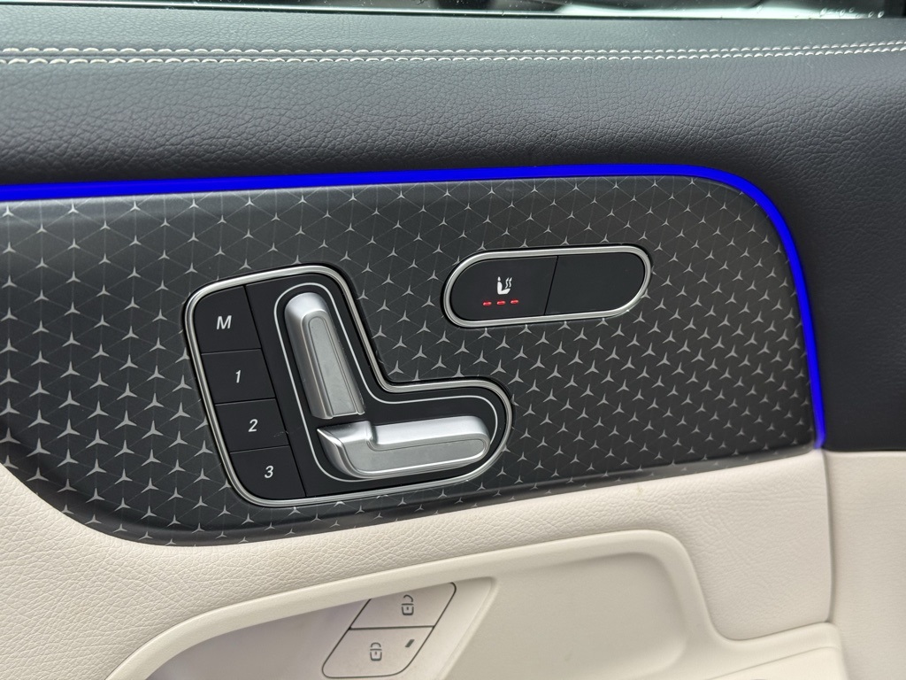 2024 Mercedes Benz GLB 250 4MATIC photo 3