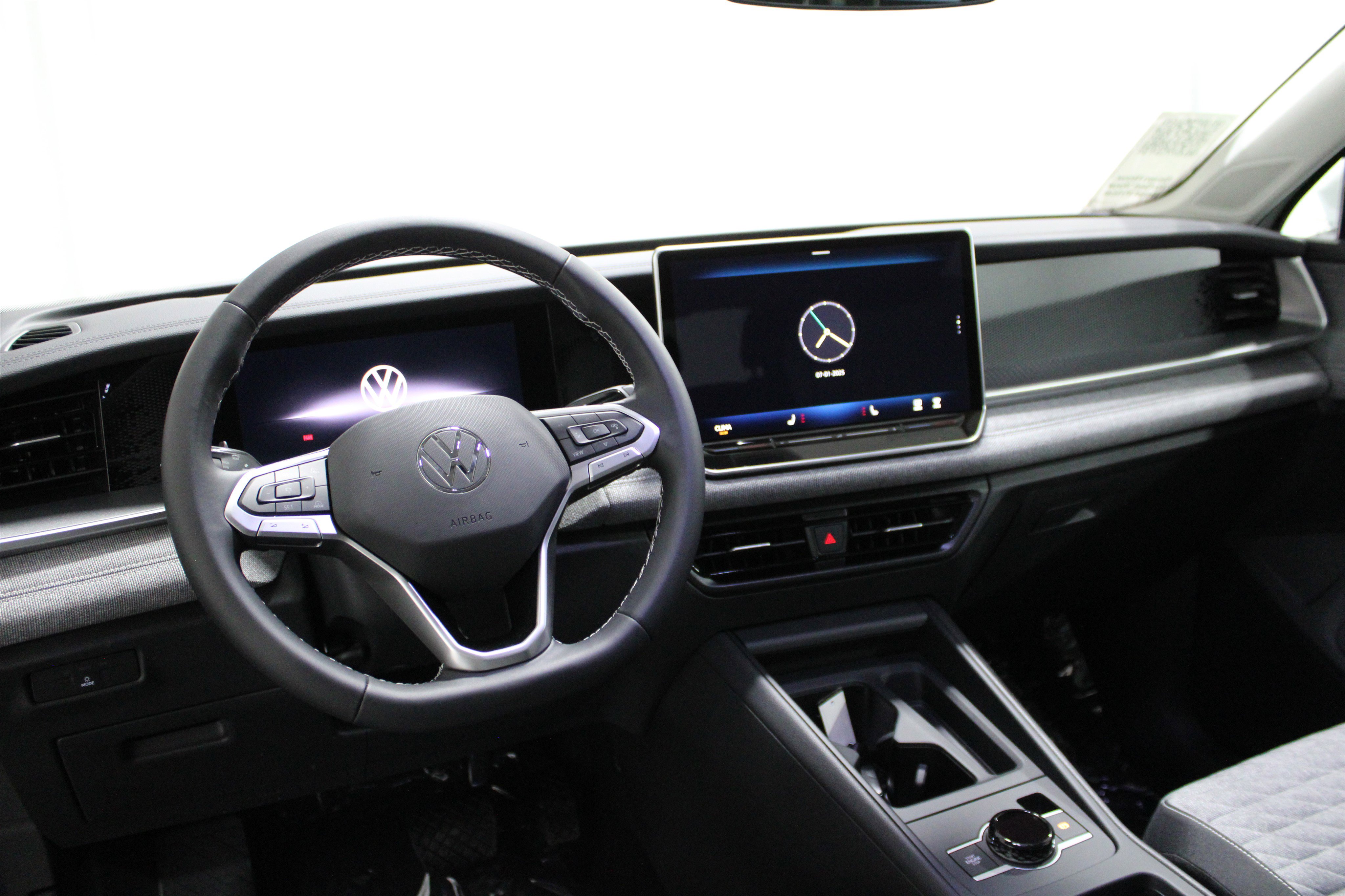 2025 Volkswagen Tiguan S photo 2