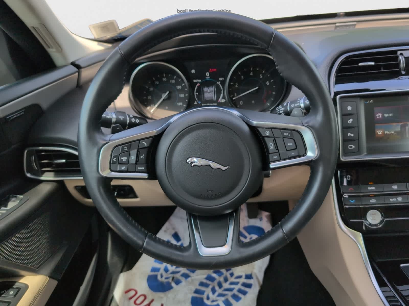 2018 Jaguar XE Prestige photo 13