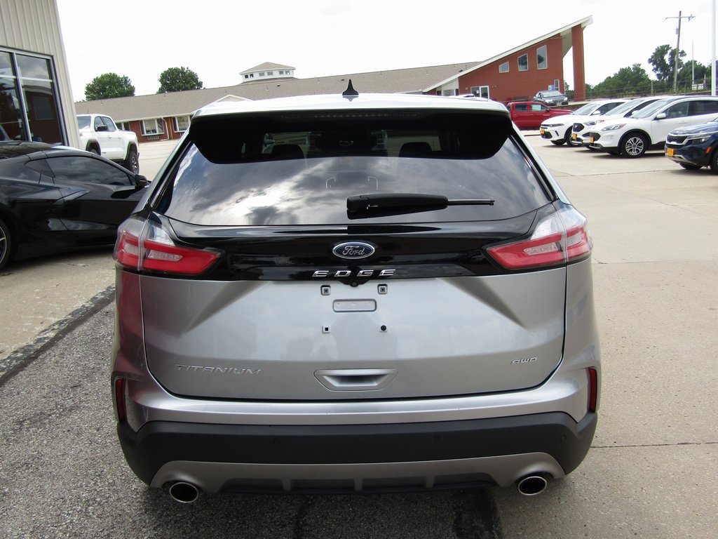 2024 Ford Edge Titanium photo 4