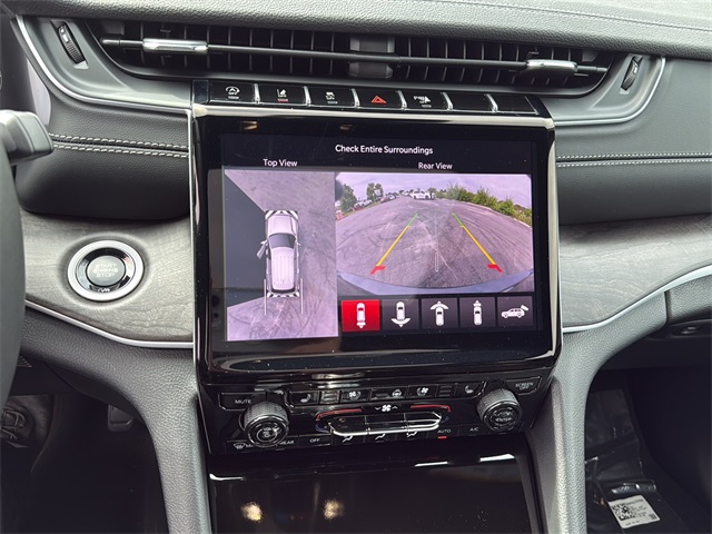 2025 Jeep Grand Cherokee Limited photo 21