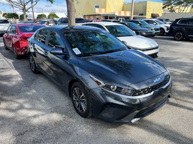 2024 Kia Forte LXS photo 3