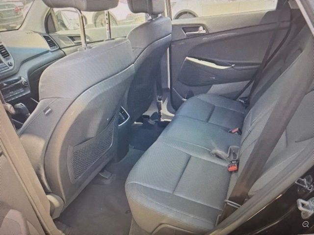 2017 Hyundai Tucson SE Plus photo 3