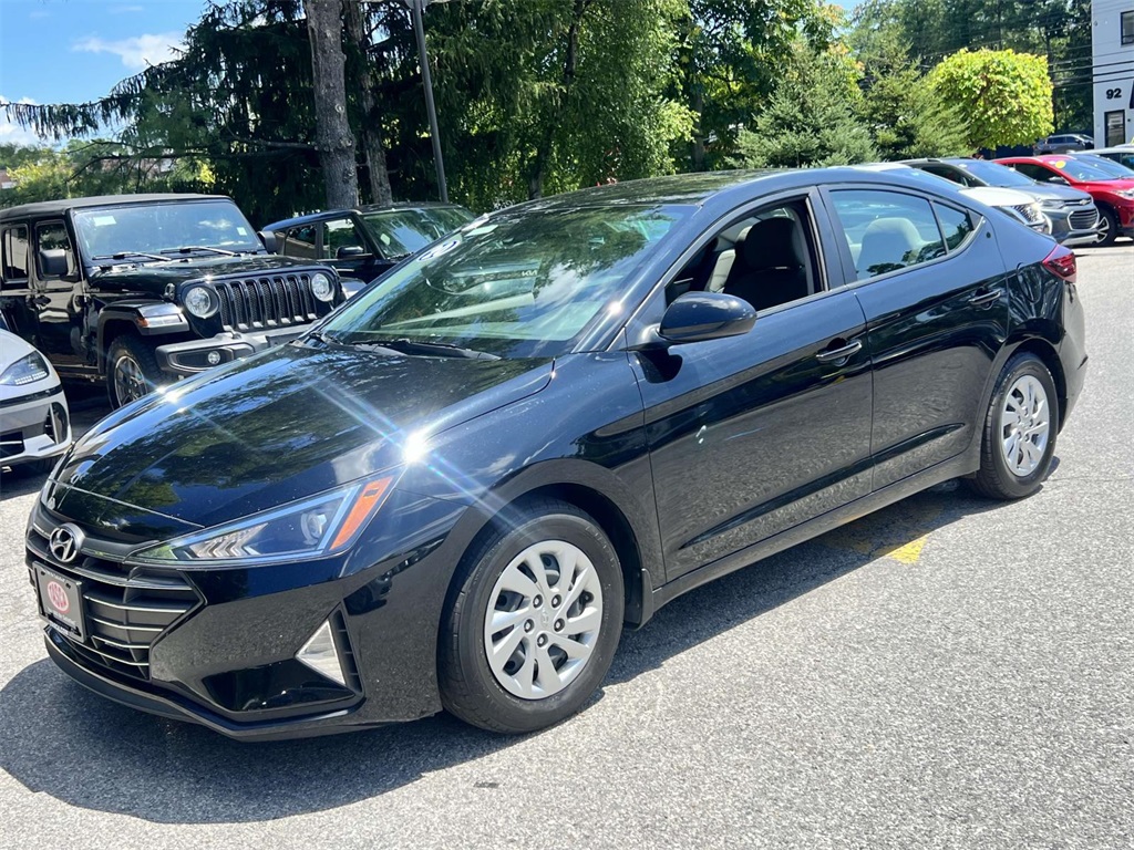 2020 Hyundai Elantra SE photo 2