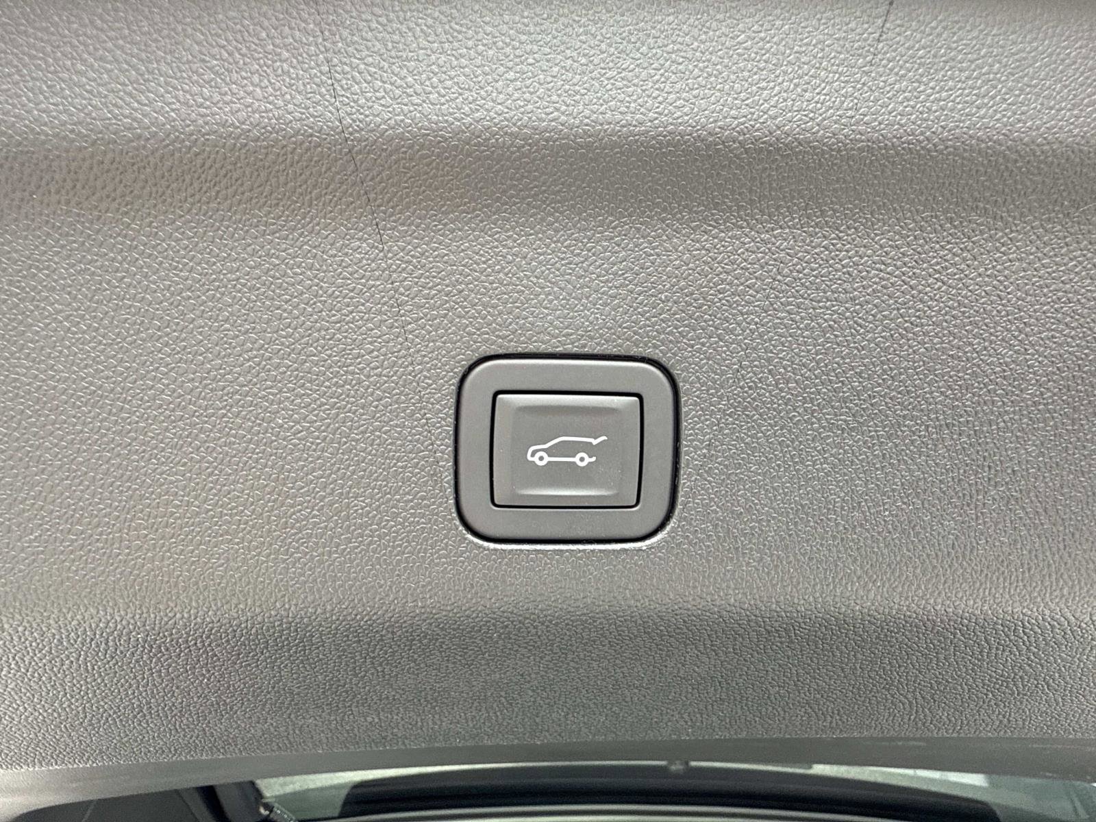 2025 Chevrolet Suburban Z71 photo 33