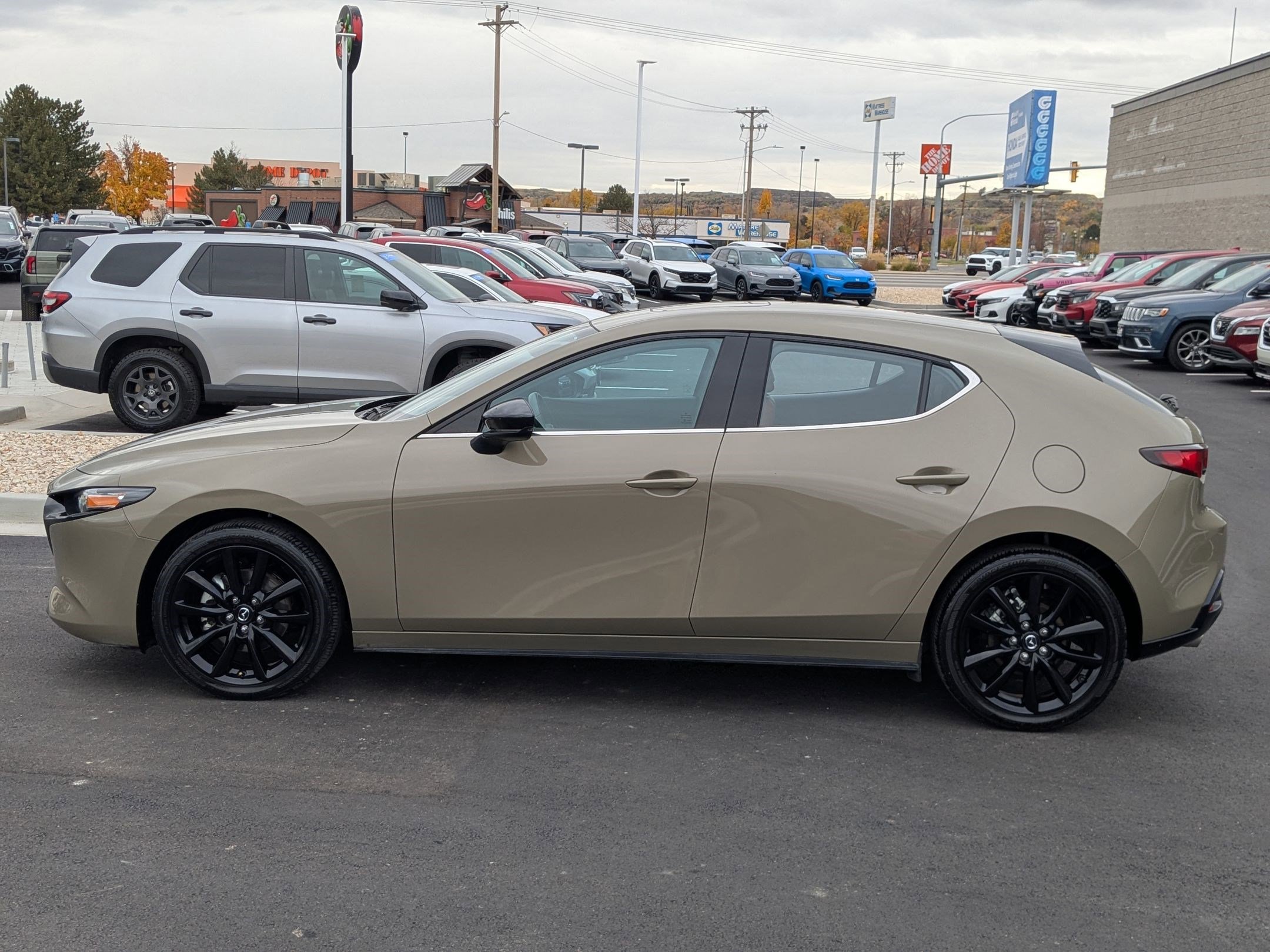 2024 Mazda Mazda3 Hatchback 2.5 Carbon Turbo photo 3