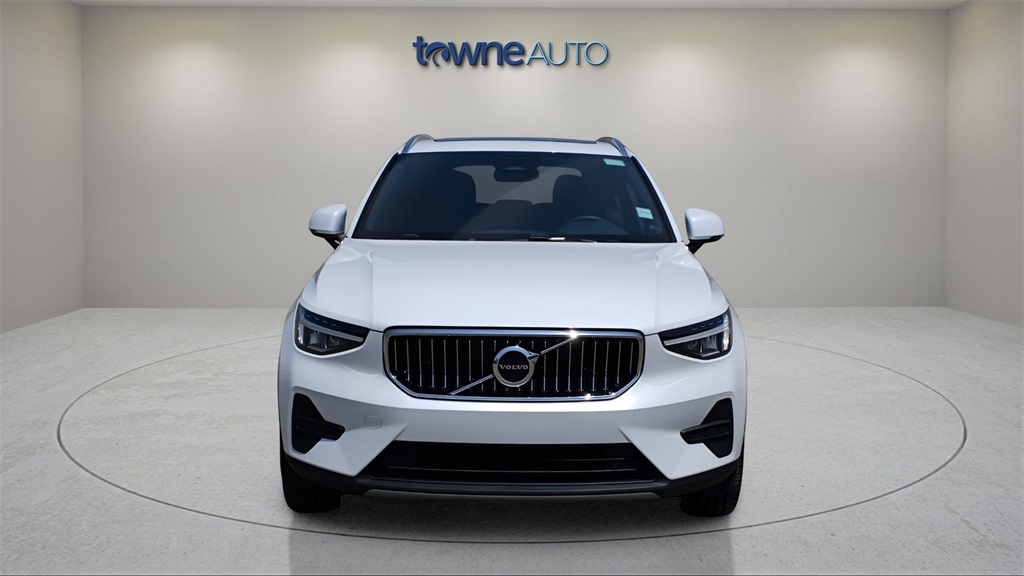 2025 Volvo XC40 Core photo 8
