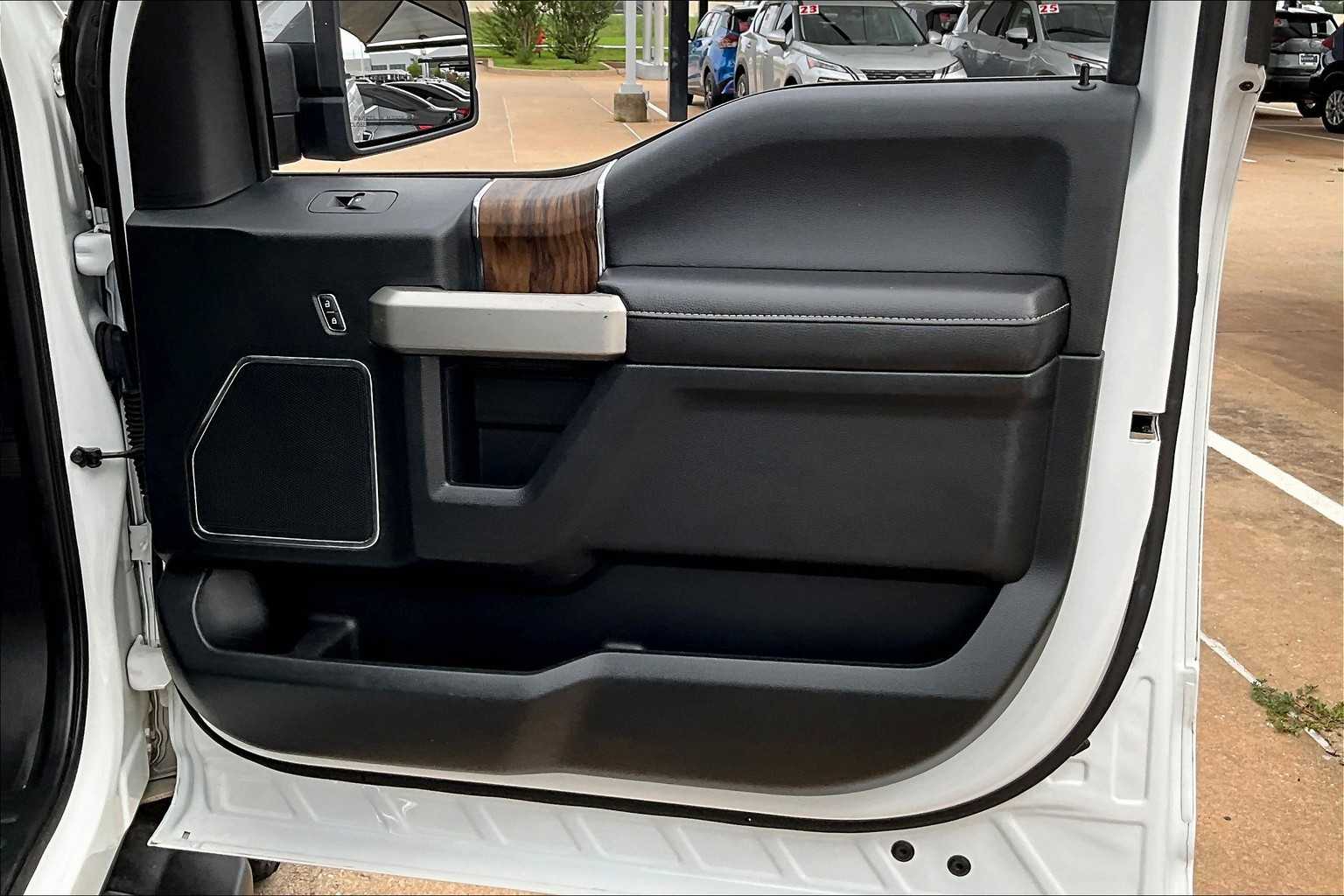 2020 Ford F-150 Lariat photo 24