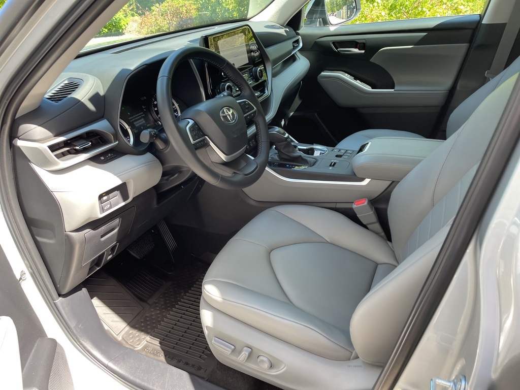 2025 Toyota Highlander Hybrid XLE photo 11