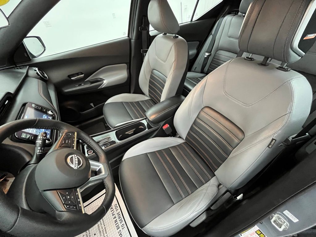 2023 Nissan Kicks SR photo 11