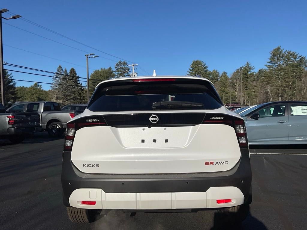 2025 Nissan Kicks SR photo 6