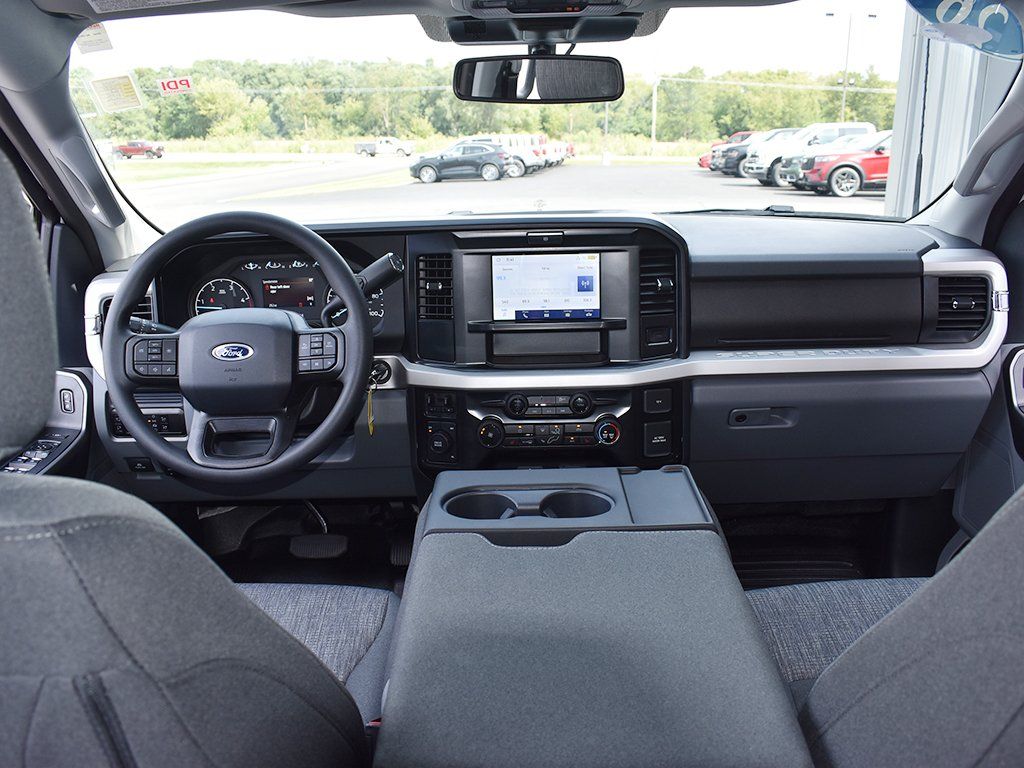 2026 Ford F-350 XLT photo 4