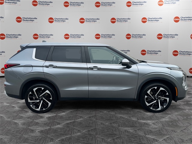 2023 Mitsubishi Outlander SE photo 6