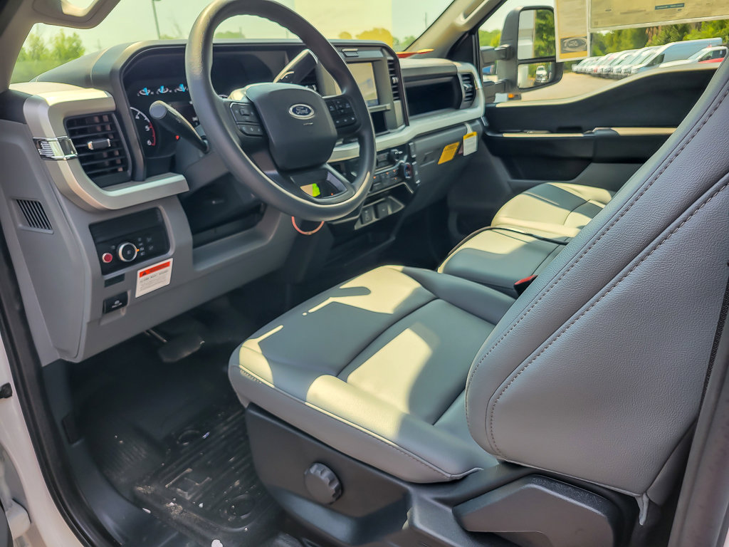 2025 FORD F-450 - Image 9