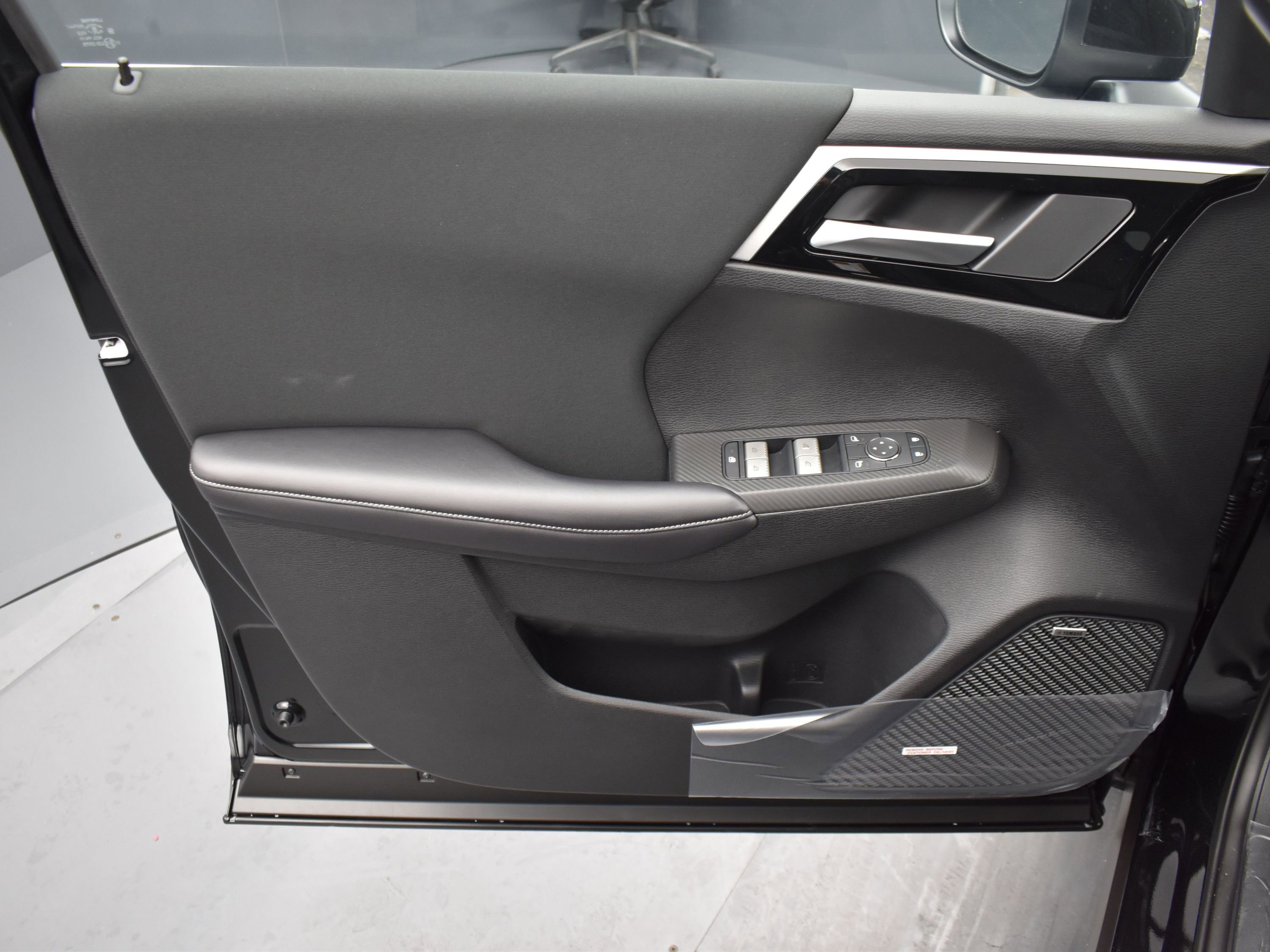 2025 Mitsubishi Outlander ES photo 8