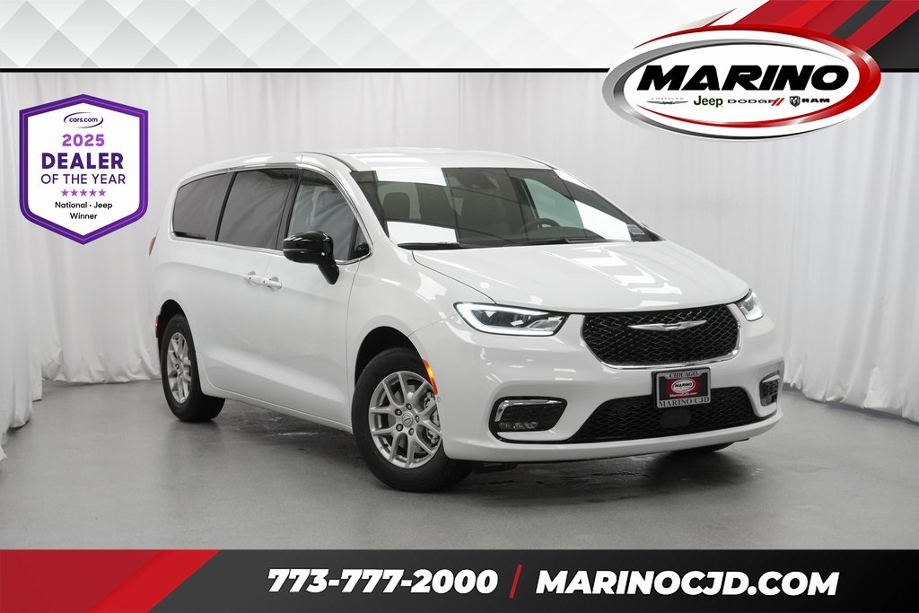 2026 Chrysler Pacifica Select's photo