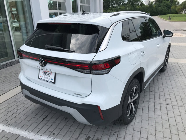 2025 Volkswagen Tiguan SE photo 8