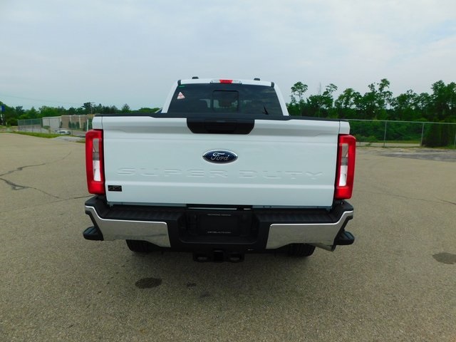 2025 Ford F-350 XLT photo 4