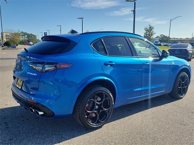 2024 Alfa Romeo Stelvio Quadrifoglio photo 4