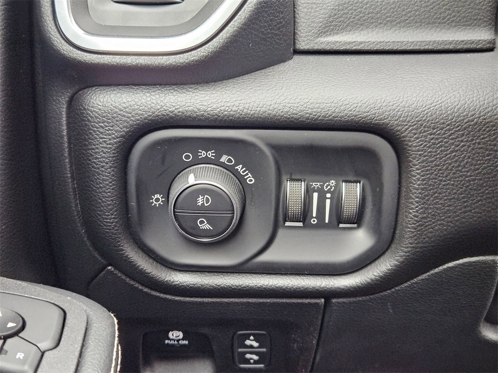 New 2025 Billet Silver Metallic Clear-Coat Exterior Paint RAM Laramie image 20