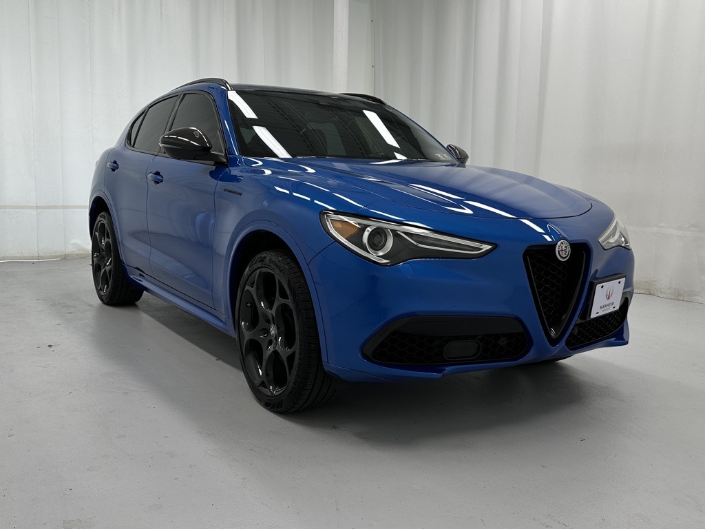2023 Alfa Romeo Stelvio Ti photo 2