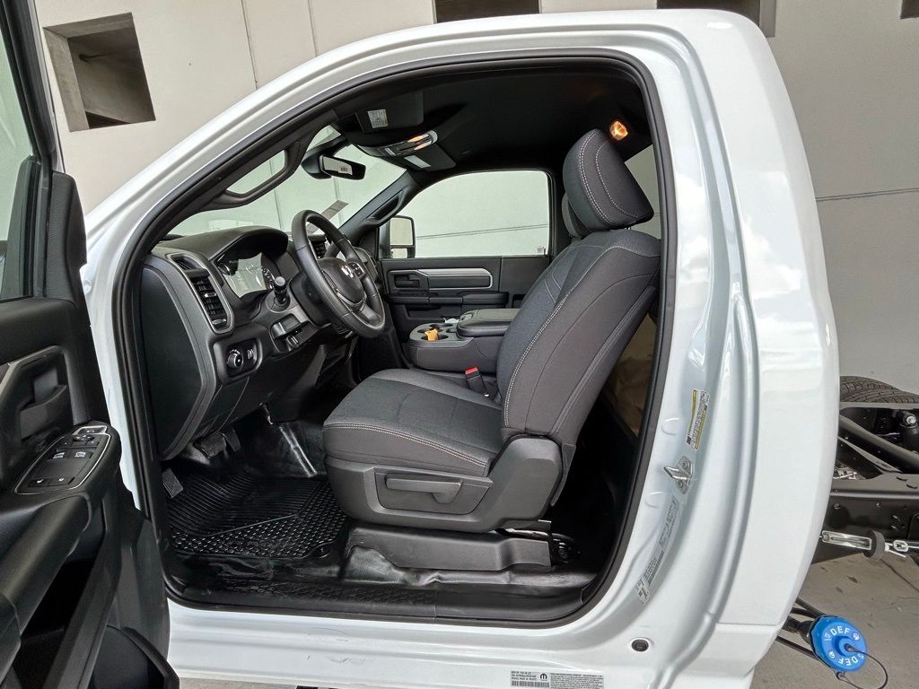 2024 Ram 3500 Tradesman photo 3