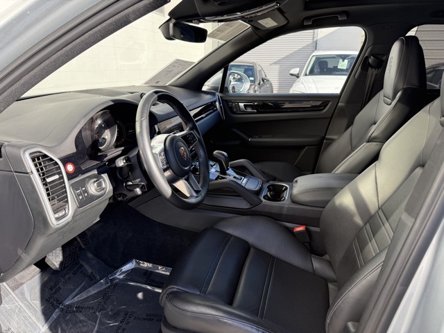 2023 Porsche Cayenne Base photo 4