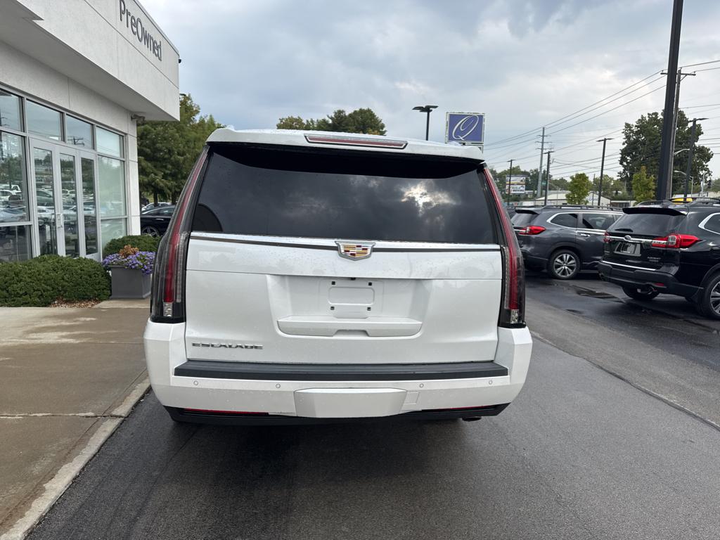 2016 Cadillac Escalade ESV Luxury photo 4
