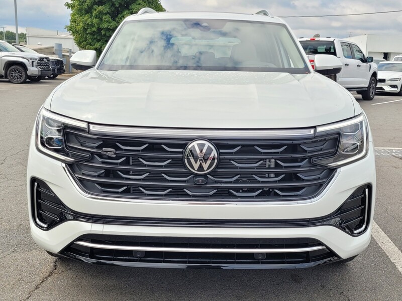 2026 Volkswagen Atlas SEL Premium R-Line photo 9