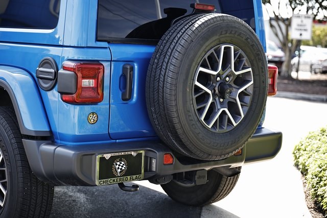 2024 Jeep Wrangler Sahara photo 9