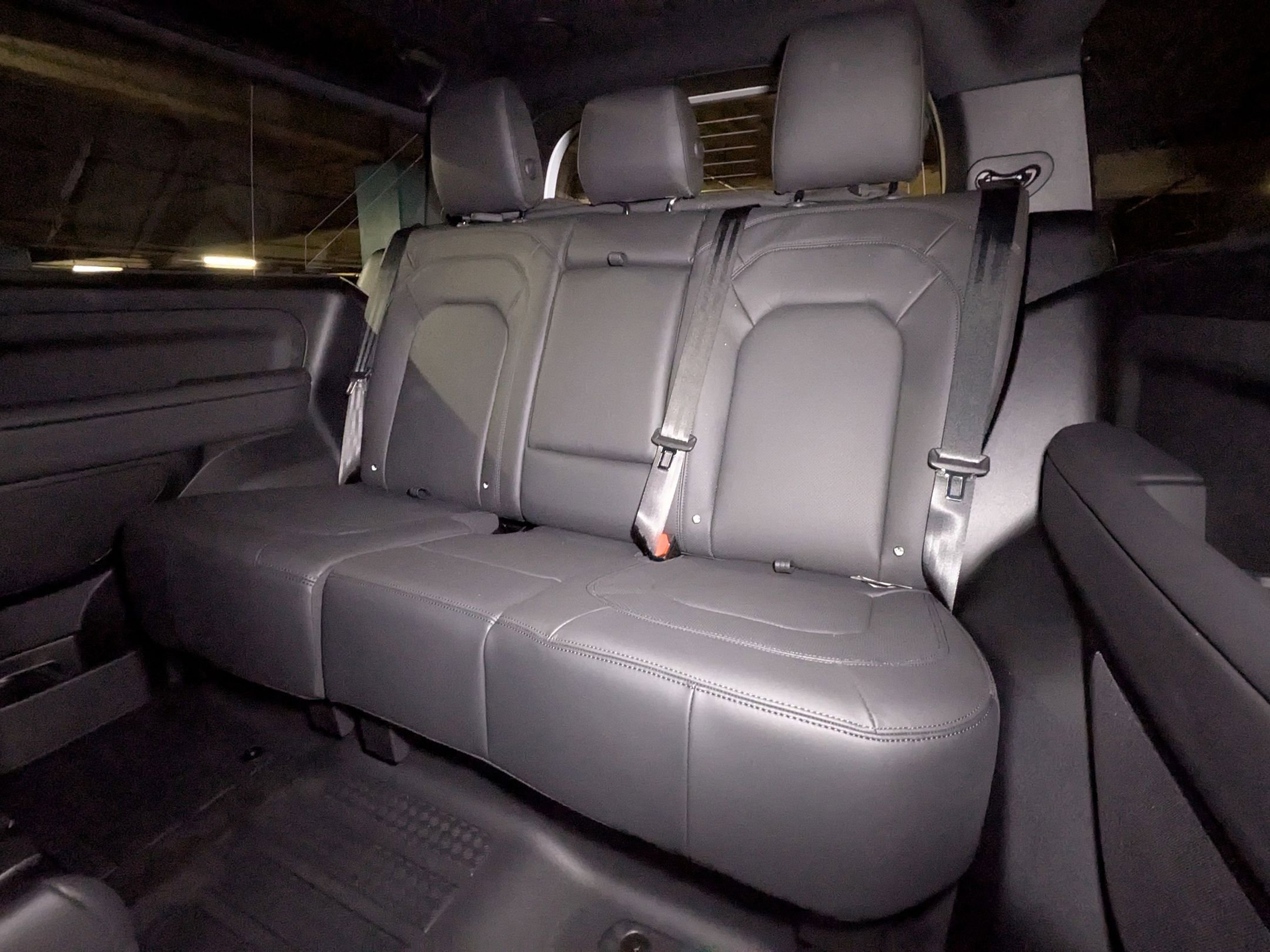 2025 Land Rover Defender 90 X-Dynamic SE photo 13