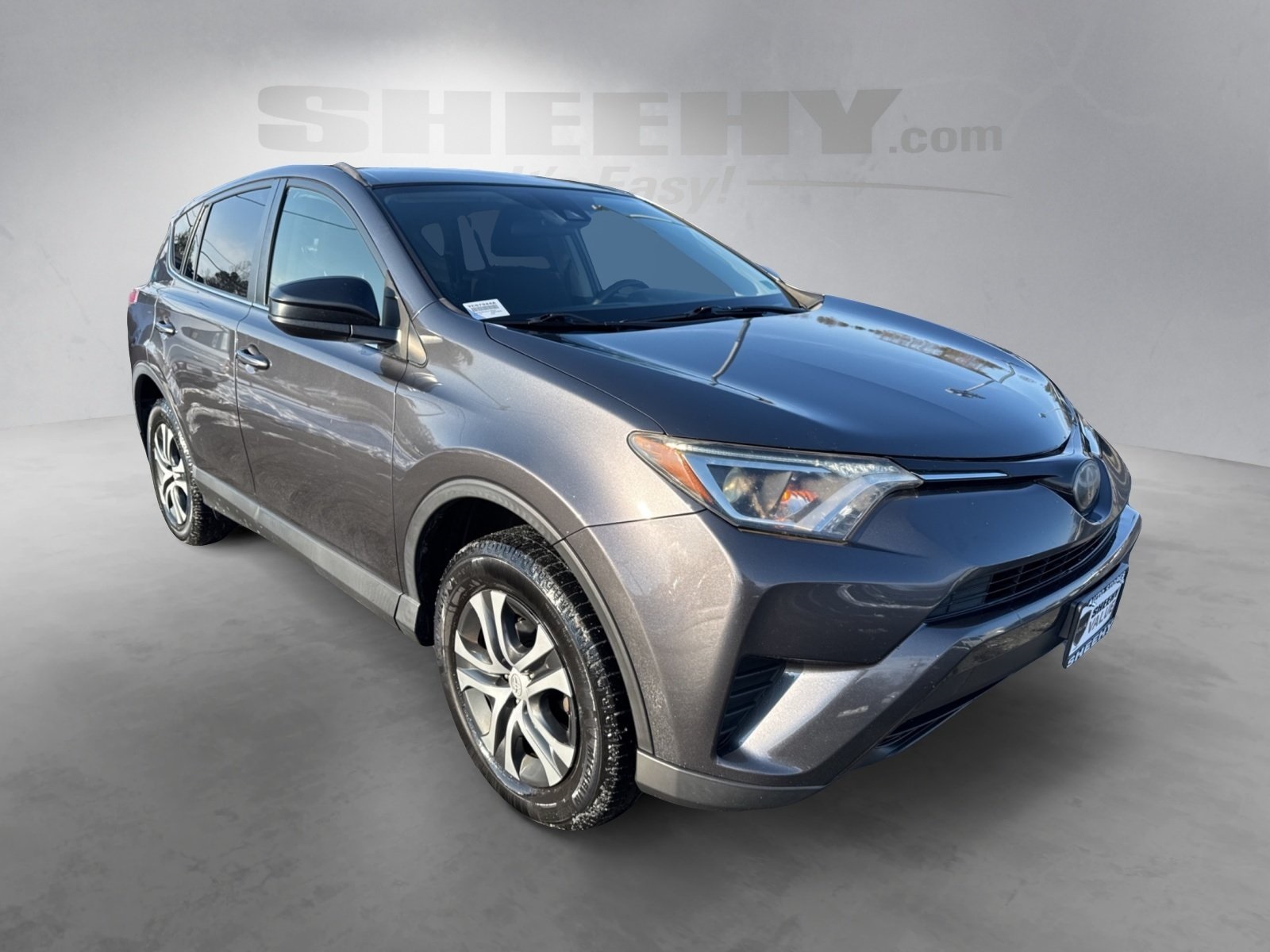 Used 2018 Toyota RAV4 LE with VIN JTMBFREV0JJ726453 for sale in Warrenton, VA