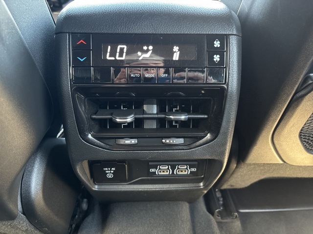 2023 Jeep Grand Cherokee Altitude photo 30