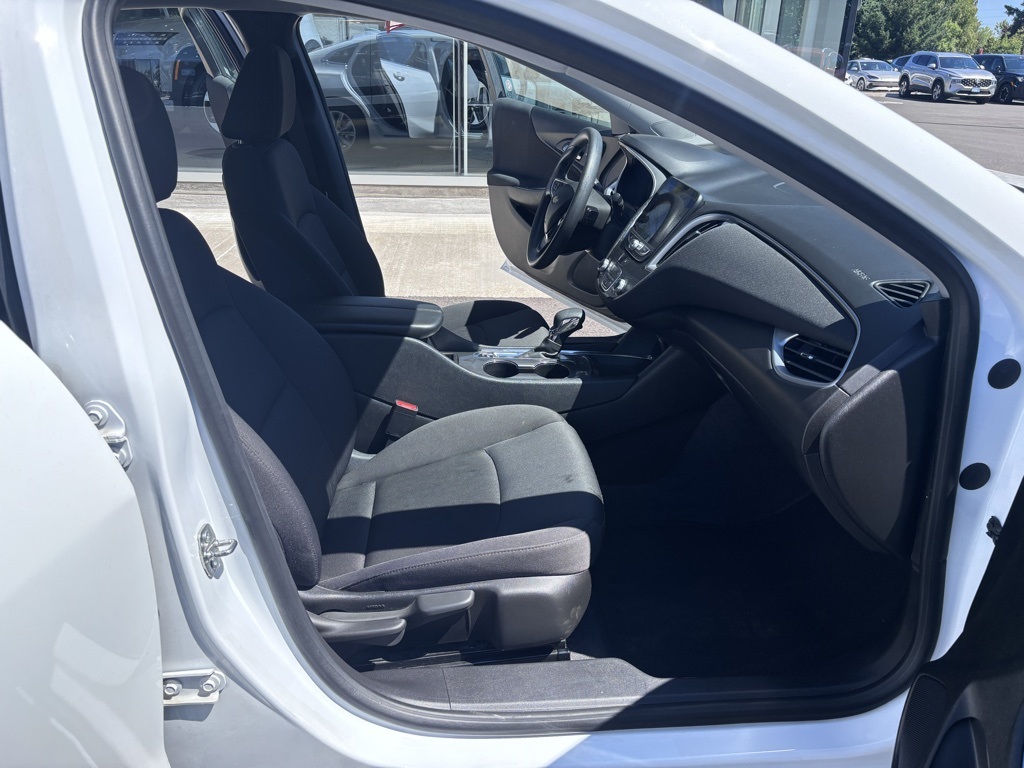 2023 Chevrolet Malibu 1LT photo 9