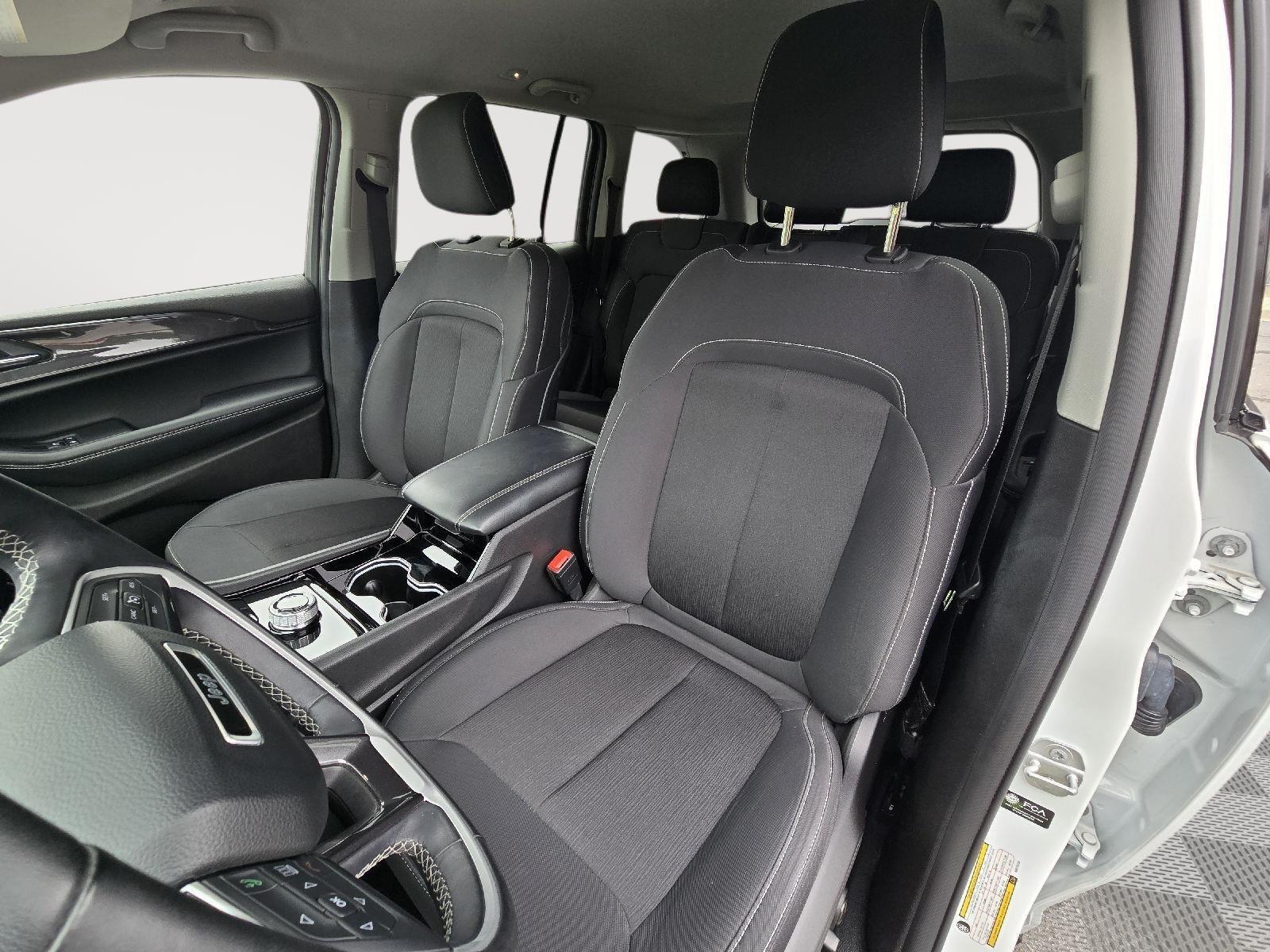 2022 Jeep Grand Cherokee Laredo photo 18