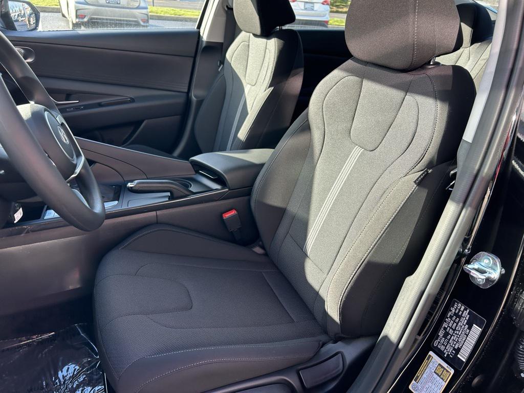 2025 Hyundai Elantra SE photo 19